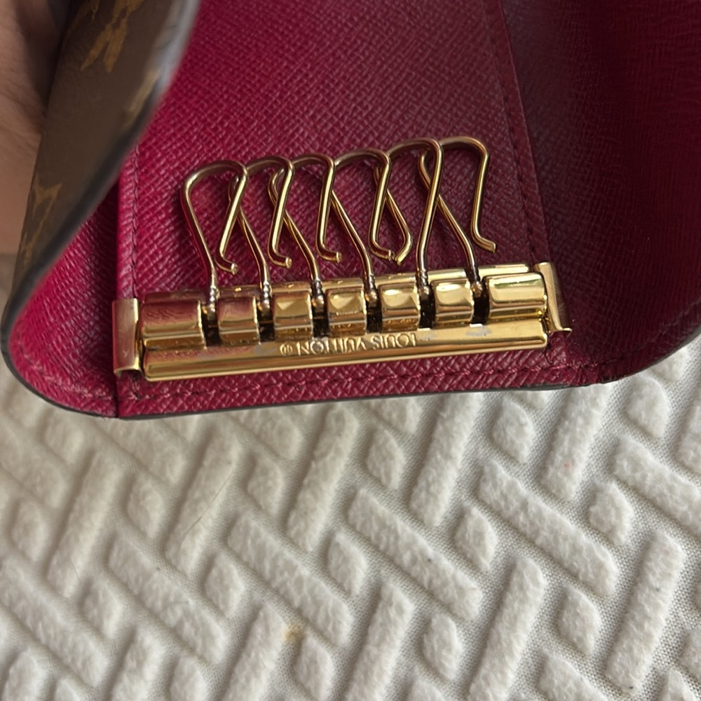 Louis Vuitton 6 Ring Key Holder - Picture 12 of 14